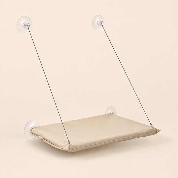 Hamac de fenêtre pour chat beige, vue d'ensemble avec ses quatre ventouses